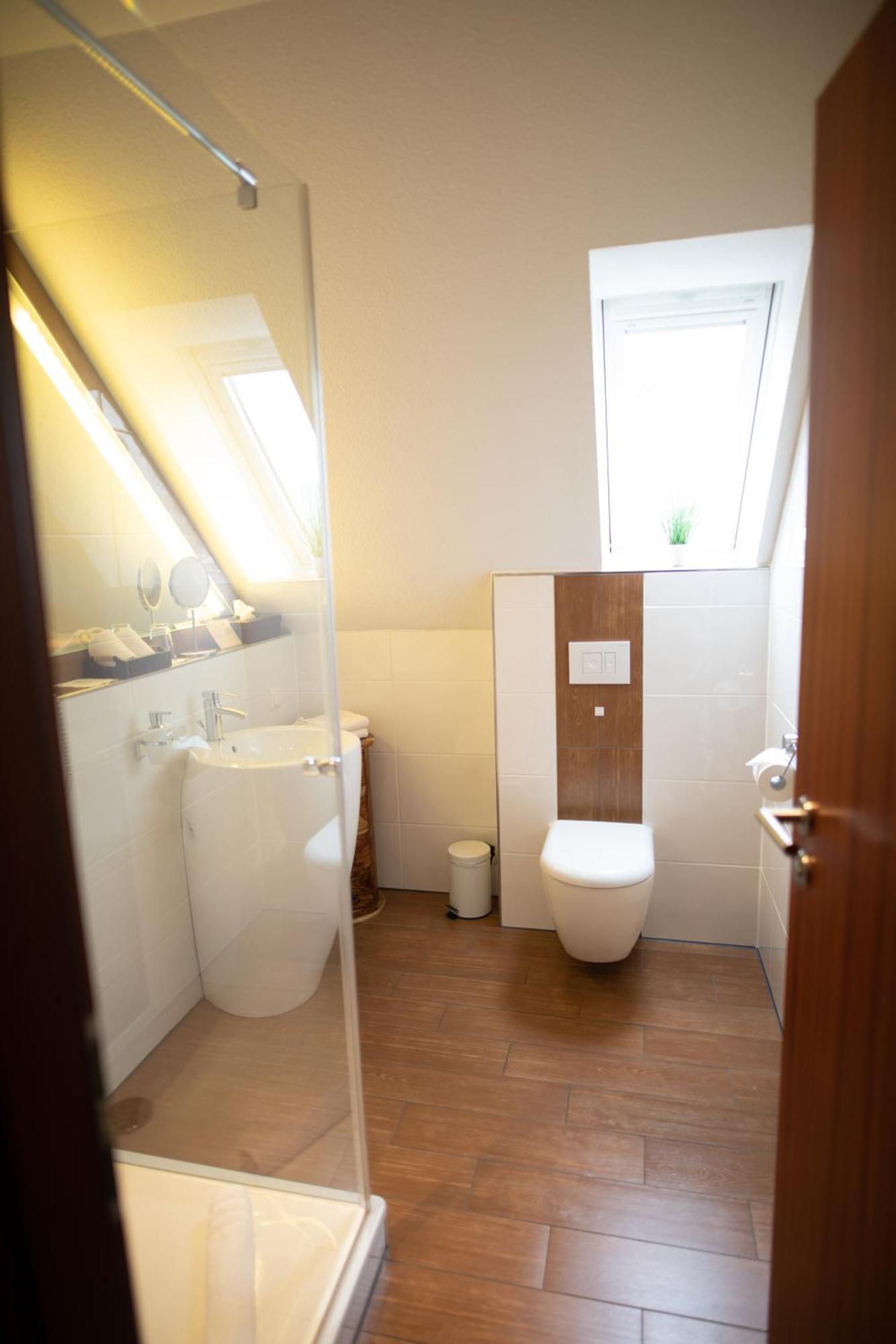 Vier Jahreszeiten Rooms Husum  Exteriör bild